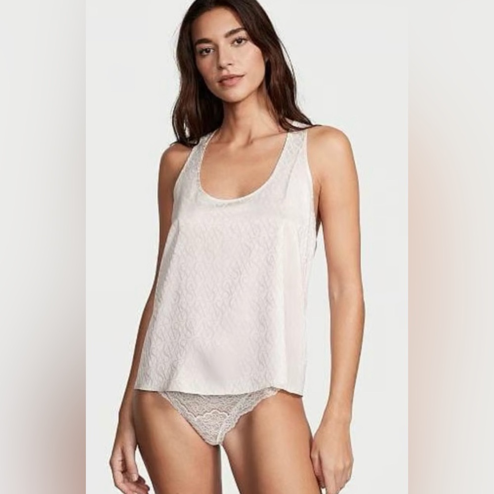 Victoria’s Secret Satin Racerback Tank Top Sleepwear
Logo Ivory Size XL